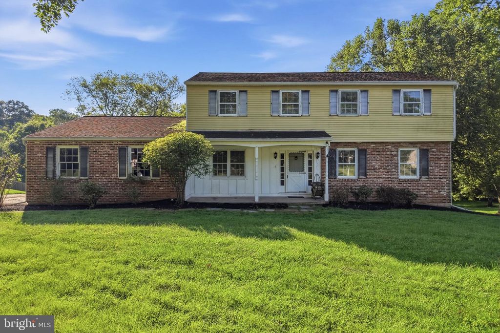 24 SUNNYBROOK DR, DOYLESTOWN, PA 18901 — exterior