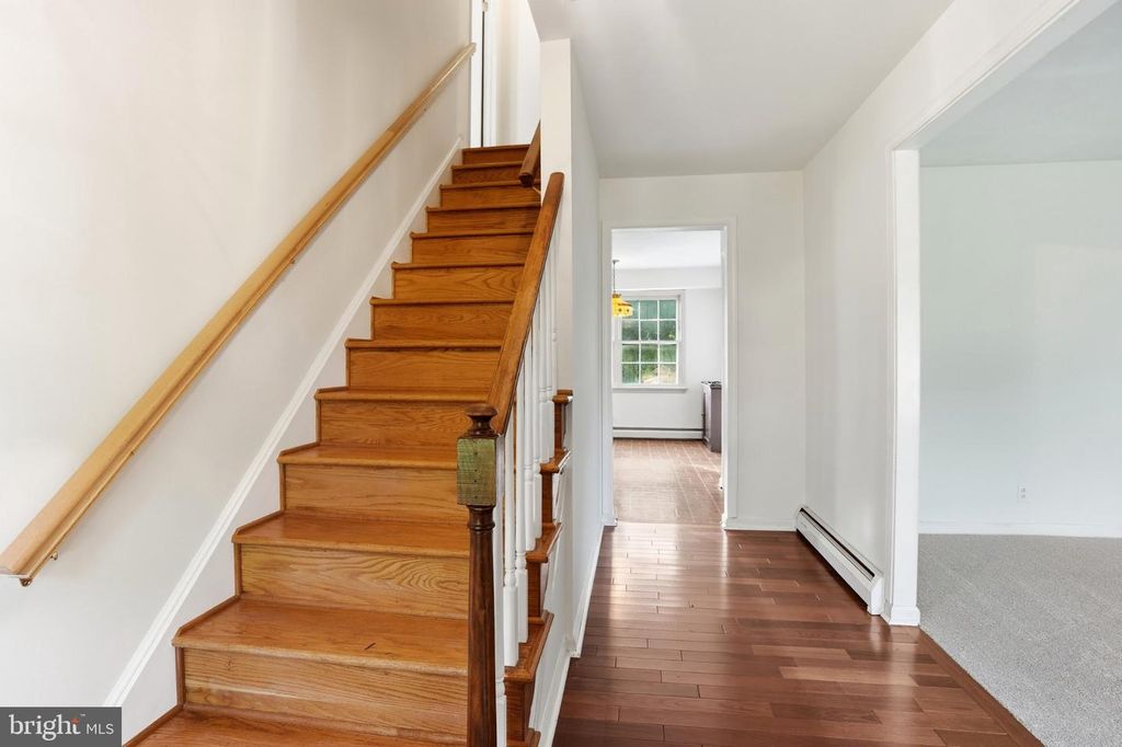 24 SUNNYBROOK DR, DOYLESTOWN, PA 18901 — photo 2