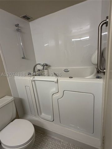 18011 Biscayne Blvd 905, Aventura, FL 33160