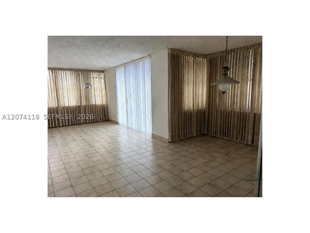 18011 Biscayne Blvd 905, Aventura, FL 33160