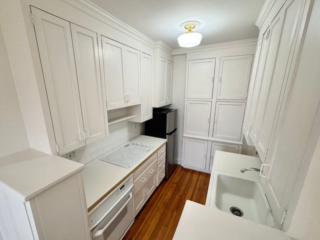 6 Washington Ave 15, Cambridge, MA 02140