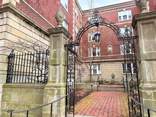 6 Washington Ave 15, Cambridge, MA 02140