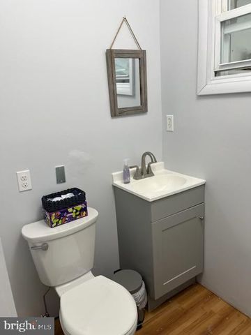 24 W GREENWOOD AVE, Villas, NJ 08251