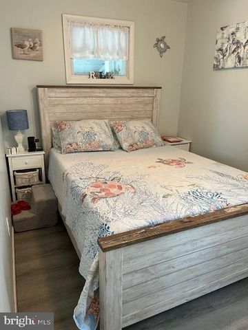 24 W GREENWOOD AVE, Villas, NJ 08251