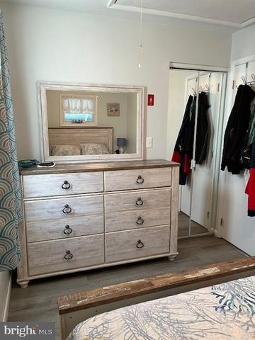 24 W GREENWOOD AVE, Villas, NJ 08251