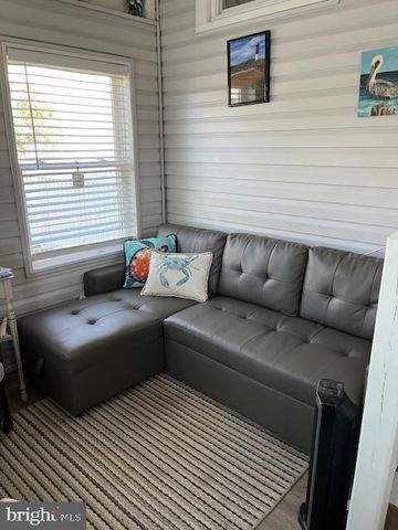 24 W GREENWOOD AVE, Villas, NJ 08251