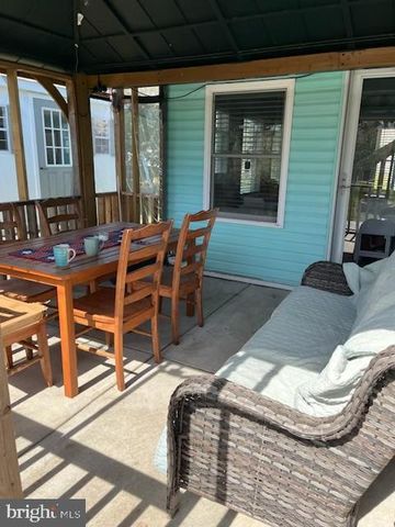 24 W GREENWOOD AVE, Villas, NJ 08251