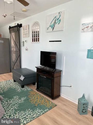 24 W GREENWOOD AVE, Villas, NJ 08251