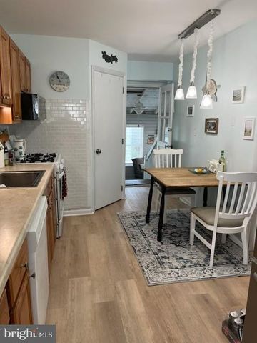 24 W GREENWOOD AVE, Villas, NJ 08251