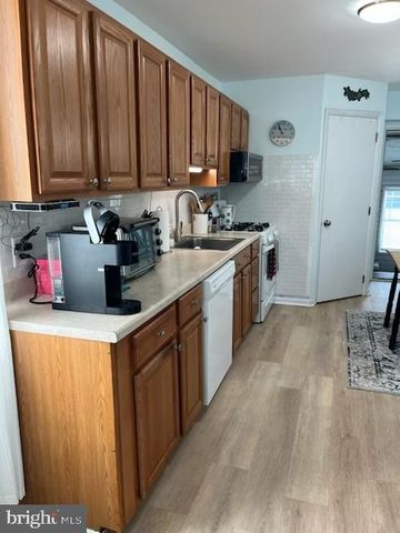 24 W GREENWOOD AVE, Villas, NJ 08251