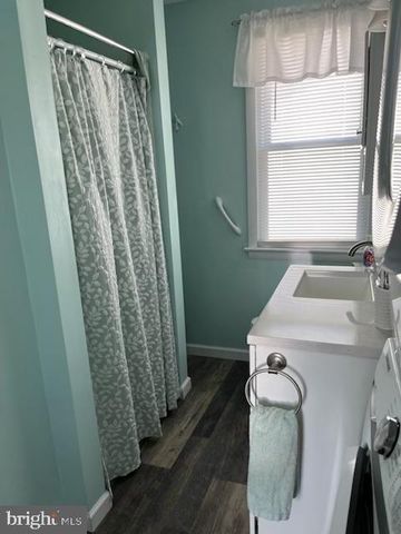 24 W GREENWOOD AVE, Villas, NJ 08251