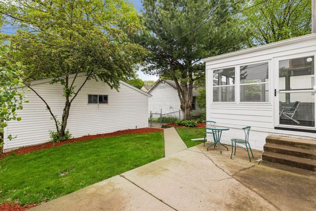 1516 Asbury Street, Saint Paul, MN 55108