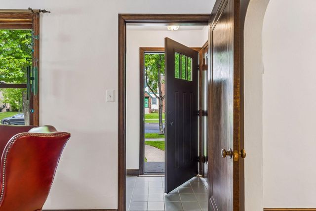 1516 Asbury Street, Saint Paul, MN 55108