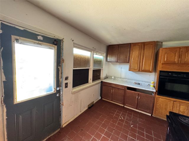 2333 WOODLAWN Avenue, Erie, PA 16510