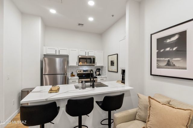 2018 E River Rd Unit 201, Tucson, AZ 85718