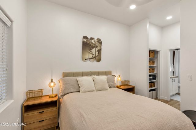 2018 E River Rd Unit 201, Tucson, AZ 85718