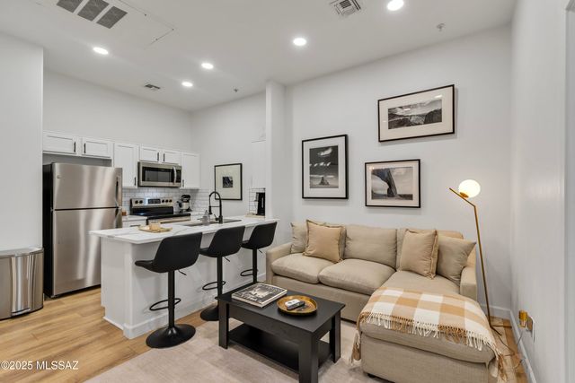 2018 E River Rd Unit 201, Tucson, AZ 85718