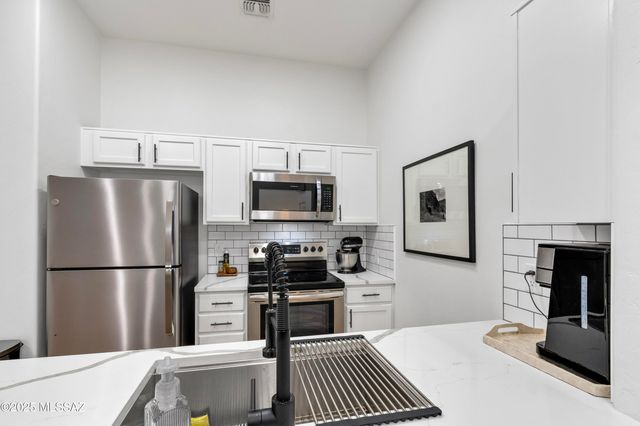 2018 E River Rd Unit 201, Tucson, AZ 85718