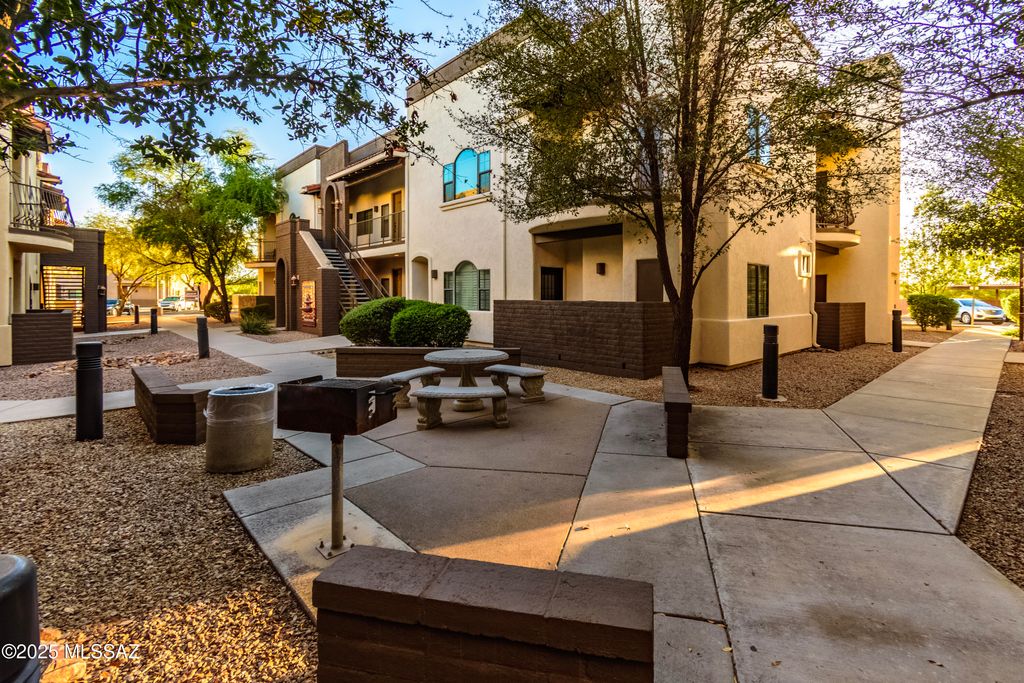 2018 E River Rd Unit 201, Tucson, AZ 85718