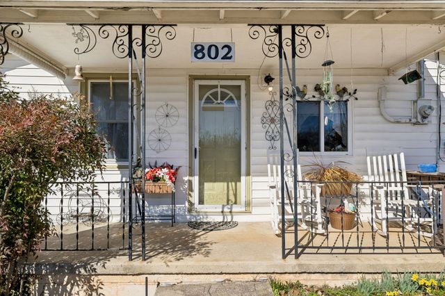 802 Water St, Livingston, TN 38570