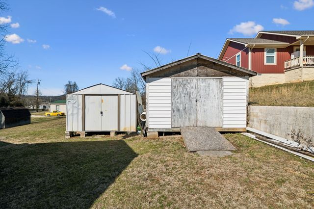 802 Water St, Livingston, TN 38570