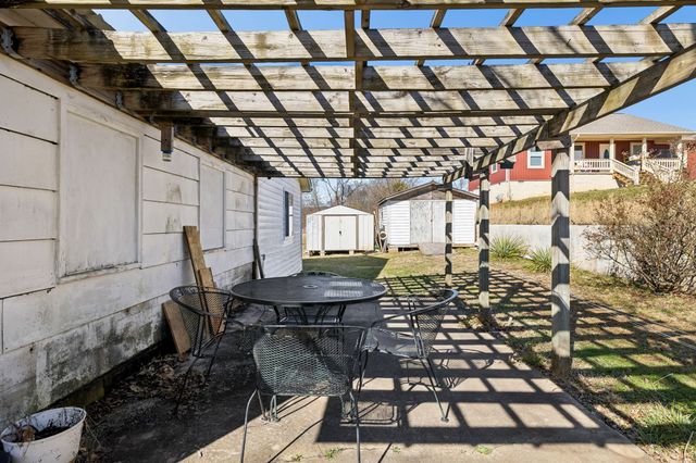 802 Water St, Livingston, TN 38570