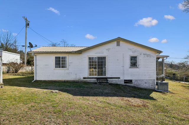 802 Water St, Livingston, TN 38570
