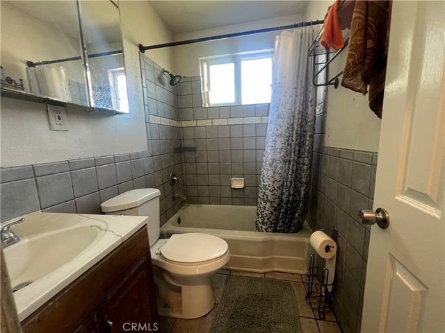 822 S Chester, Compton, CA 90221