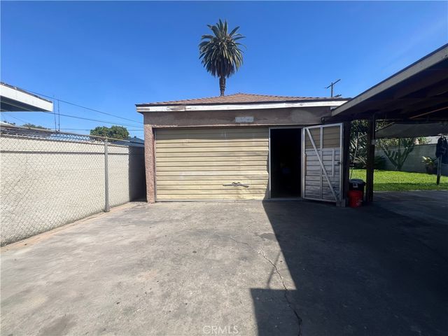 822 S Chester, Compton, CA 90221