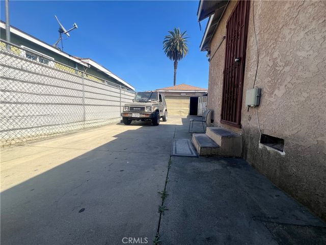 822 S Chester, Compton, CA 90221