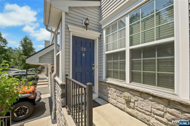 28 Masterson Court, Waldwick, NJ 07463