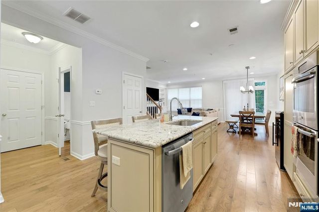 28 Masterson Court, Waldwick, NJ 07463