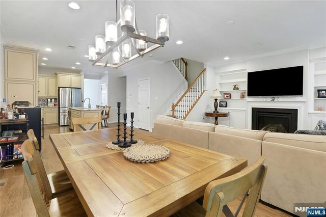 28 Masterson Court, Waldwick, NJ 07463
