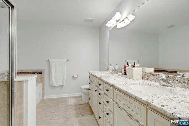 28 Masterson Court, Waldwick, NJ 07463