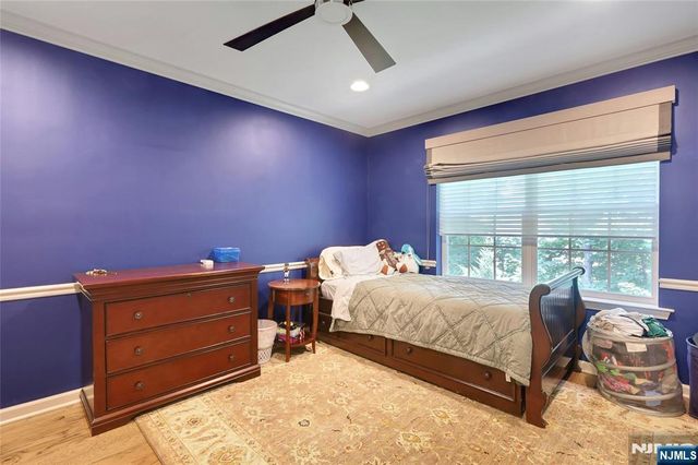 28 Masterson Court, Waldwick, NJ 07463