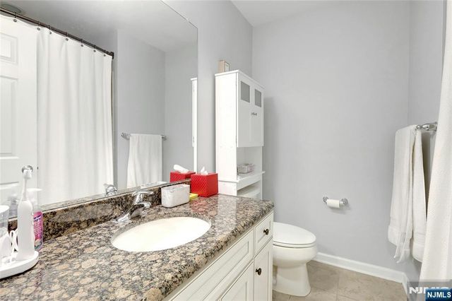 28 Masterson Court, Waldwick, NJ 07463