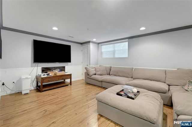 28 Masterson Court, Waldwick, NJ 07463