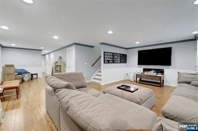 28 Masterson Court, Waldwick, NJ 07463
