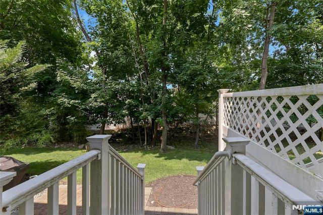 28 Masterson Court, Waldwick, NJ 07463