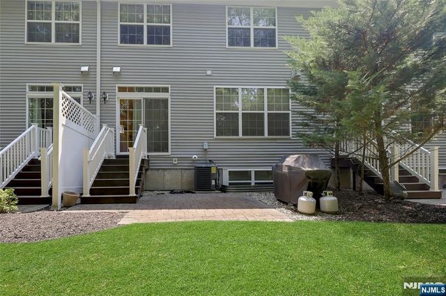 28 Masterson Court, Waldwick, NJ 07463