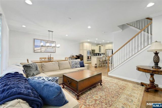 28 Masterson Court, Waldwick, NJ 07463