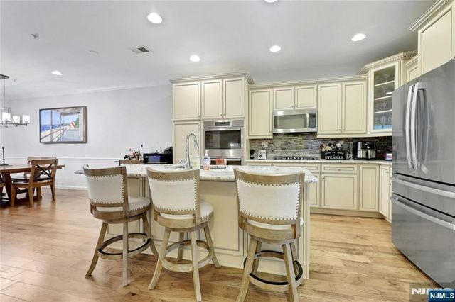 28 Masterson Court, Waldwick, NJ 07463
