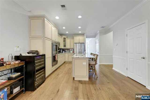 28 Masterson Court, Waldwick, NJ 07463