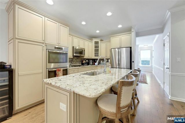 28 Masterson Court, Waldwick, NJ 07463