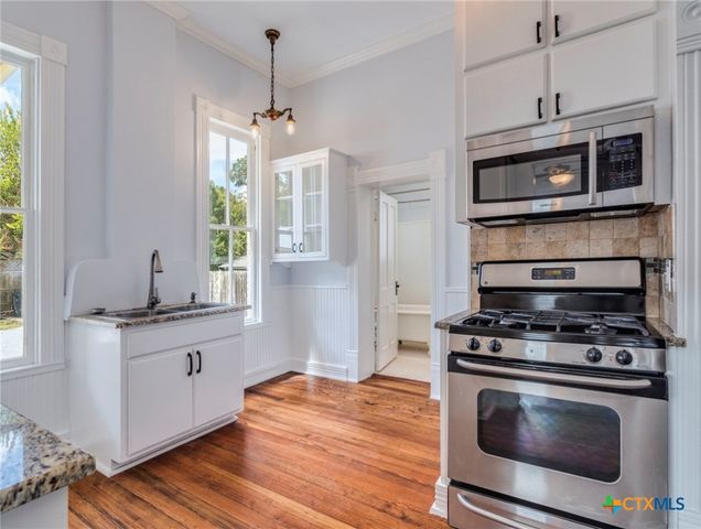 351 N Guenther Avenue, New Braunfels, TX 78130