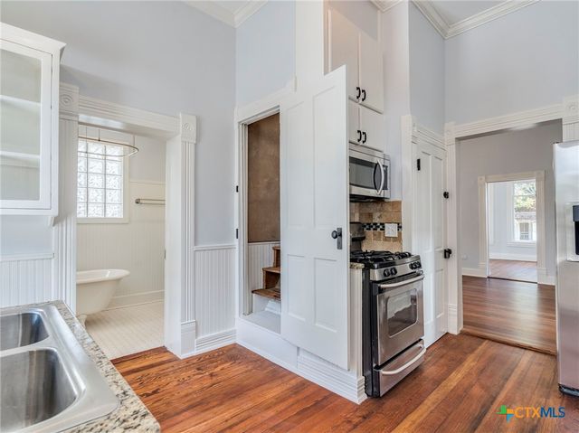 351 N Guenther Avenue, New Braunfels, TX 78130