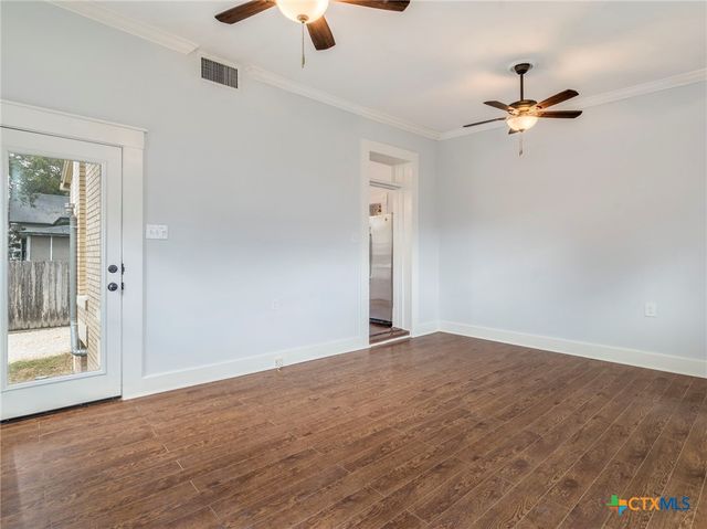 351 N Guenther Avenue, New Braunfels, TX 78130