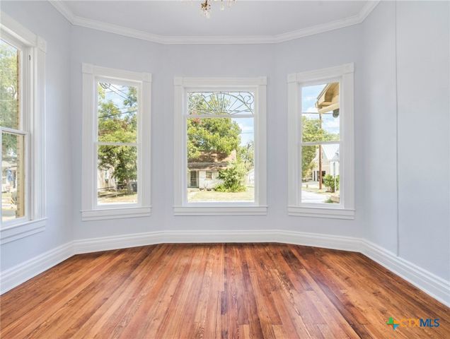 351 N Guenther Avenue, New Braunfels, TX 78130