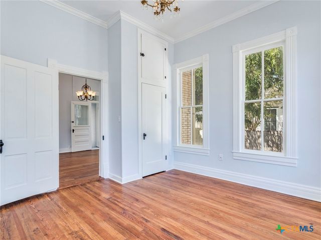 351 N Guenther Avenue, New Braunfels, TX 78130