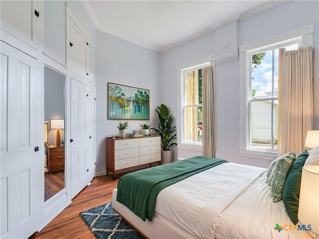 351 N Guenther Avenue, New Braunfels, TX 78130